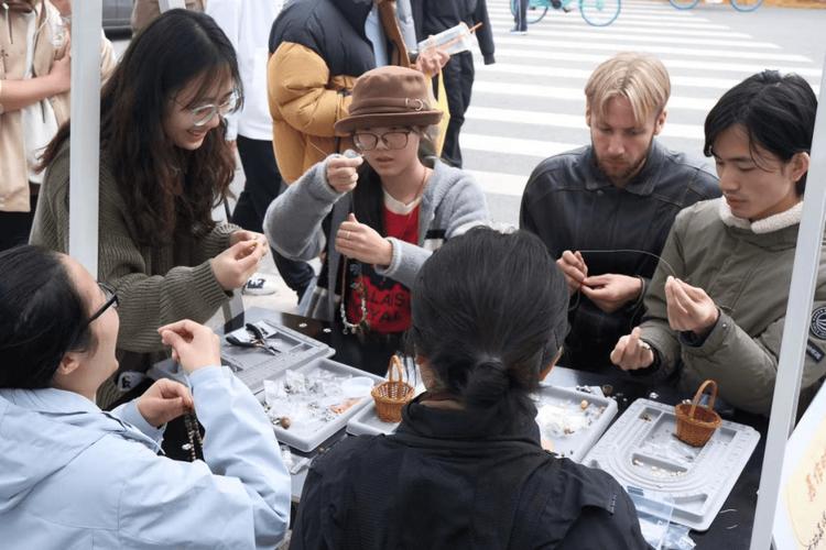組織策劃與執(zhí)行小組負(fù)責(zé)創(chuàng)意落地,組織和策劃多彩的學(xué)術(shù)與文化活動